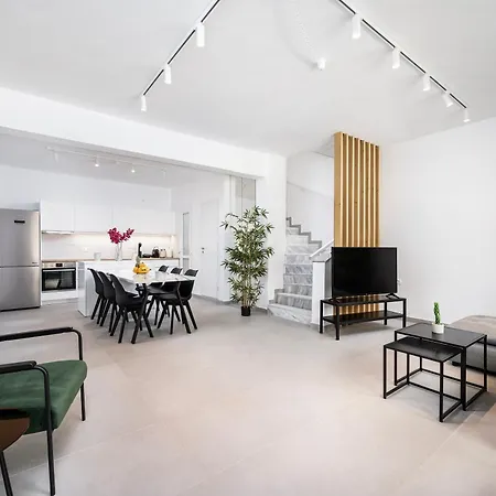 Casa Lemonia - 110 Sqm Maisonette شقة *